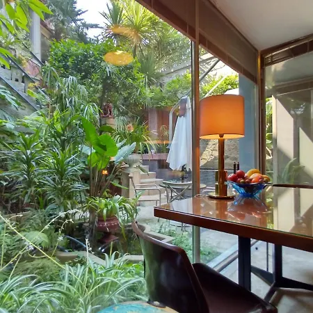 Garden House Apartment *